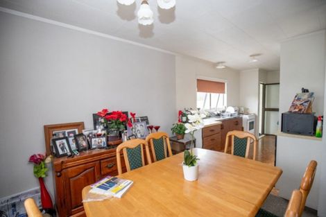 Photo of property in 14 Miller Place, Ngatea, 3503