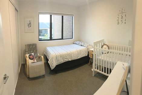 Photo of property in 28 Te Oneroa Way, Long Bay, Auckland, 0630