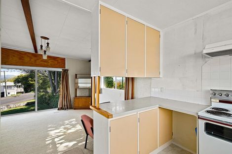 Photo of property in 14 Donovan Avenue, Massey, Auckland, 0614