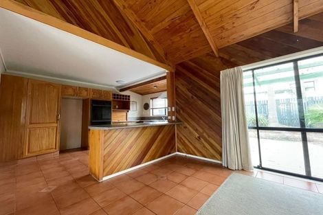 Photo of property in 14 Chablis Place, Henderson, Auckland, 0612