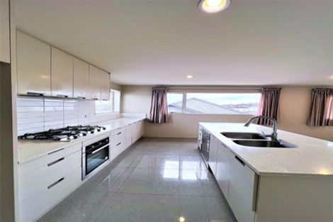 Photo of property in 18 Mulroy Place, Pinehill, Auckland, 0632