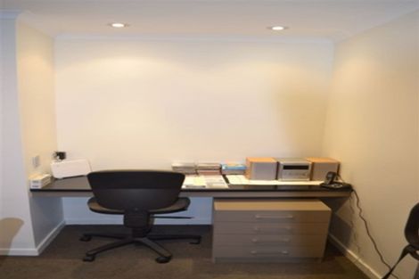 Photo of property in 53 Strowan Road, Strowan, Christchurch, 8052