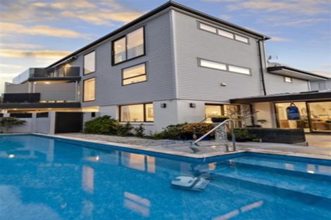 Photo of property in 24 Tiri Road, Milford, Auckland, 0620