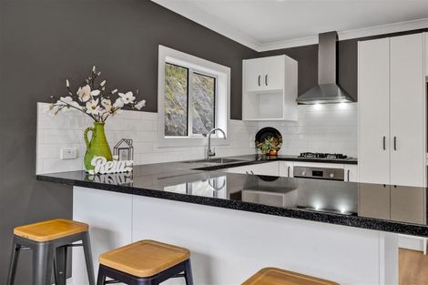 Photo of property in 23b Heta Road, Highlands Park, New Plymouth, 4312