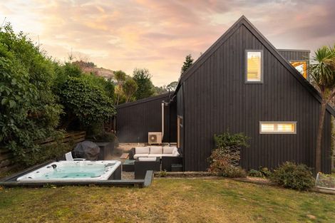 Photo of property in 32 Evergreen Place, Sunshine Bay, Queenstown, 9300