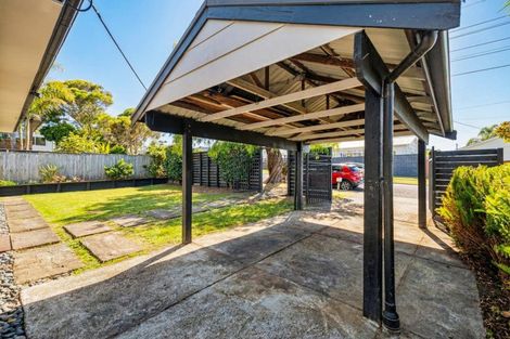 Photo of property in 1/9 Corrella Road, Belmont, Auckland, 0622