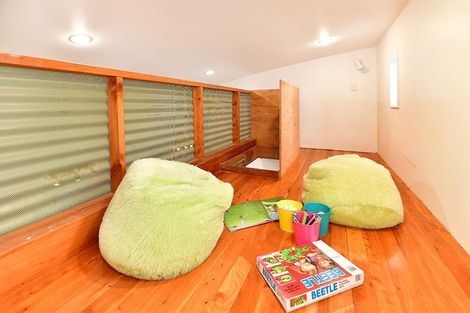 Photo of property in 4 Roberts Road, Matakatia, Whangaparaoa, 0930