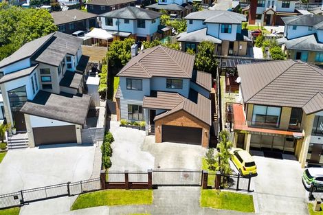 Photo of property in 23 Midhurst Avenue, Henderson, Auckland, 0612