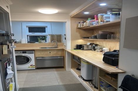 Photo of property in 30 Saint Michaels Crescent, Kelburn, Wellington, 6012