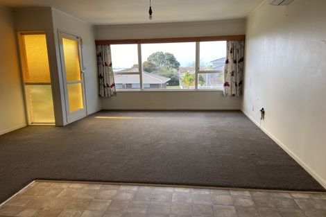 Photo of property in 3/2 Longbill Place, Glendene, Auckland, 0602