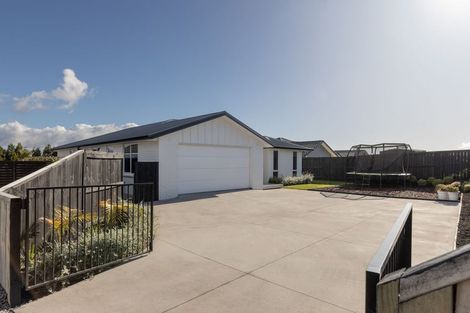 Photo of property in 22 Kahawai Place, Omokoroa, 3114