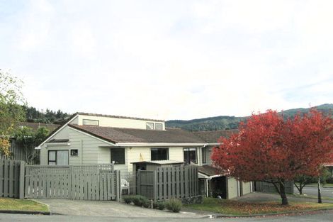 Photo of property in 2 Roman Close, Silverstream, Upper Hutt, 5019