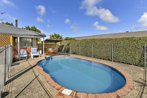 Photo of property in 96 Sandspit Road, Waiuku, 2123