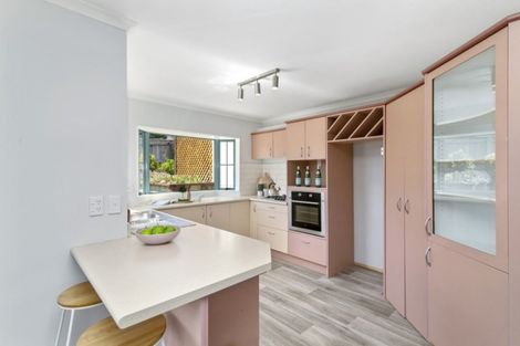 Photo of property in 128 Woodman Drive, Tawa, Wellington, 5028