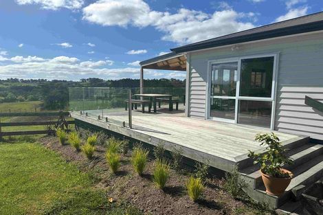 Photo of property in 7 Cottle Road, Taupaki, Henderson, 0782