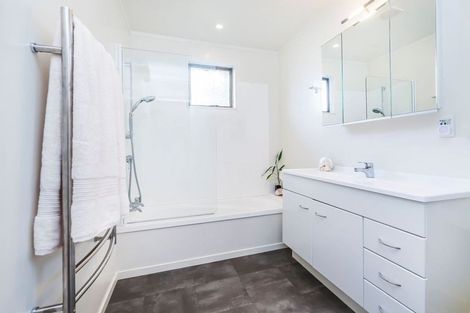 Photo of property in 35 Fyvie Avenue, Tawa, Wellington, 5028