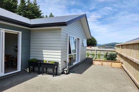 Photo of property in 18 Te Ara O Roimata, Wainuiomata, Lower Hutt, 5014