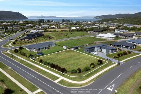 Photo of property in 1 Kahikatea Drive, Kinloch, Taupo, 3377