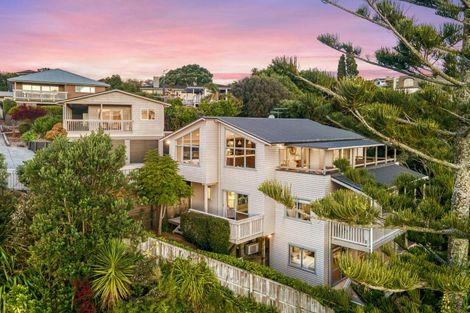 Photo of property in 11 Evelyn Road, Cockle Bay, Auckland, 2014