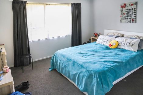 Photo of property in 2/17b Prestons Road, Redwood, Christchurch, 8051