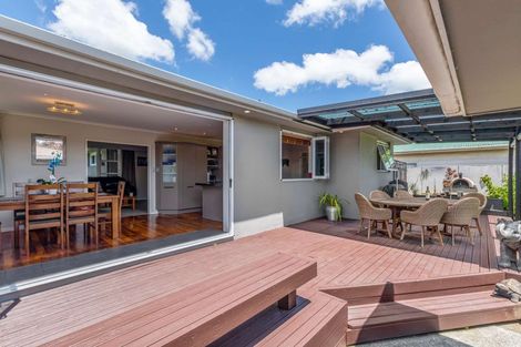Photo of property in 7 Raglan Avenue, Cloverlea, Palmerston North, 4412