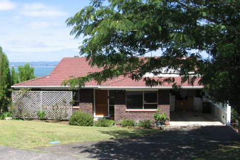 Photo of property in 22 Brigantine Drive, Beach Haven, Auckland, 0626