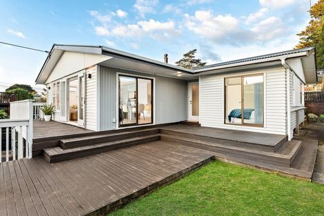 Photo of property in 4 Kelston Street, New Lynn, Auckland, 0600