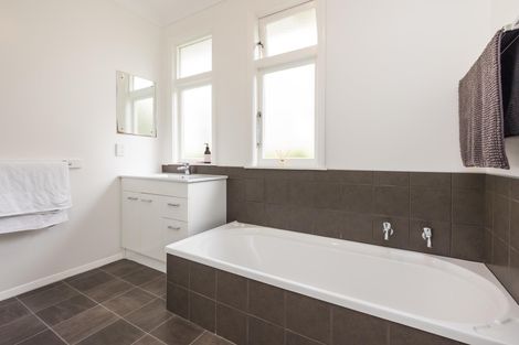 Photo of property in 35 Hardie Street, Hokowhitu, Palmerston North, 4410