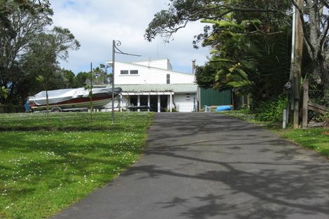 Photo of property in 5 Twin Wharf Road, Herald Island, Auckland, 0618