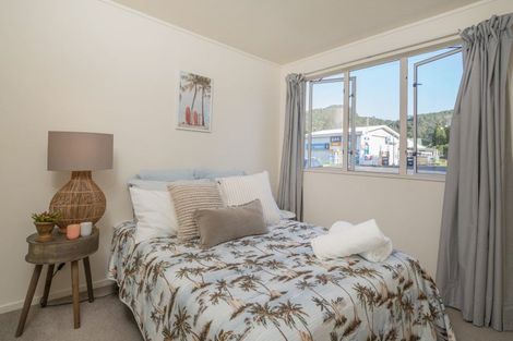 Photo of property in 37 Hahei Beach Road, Hahei, Whitianga, 3591