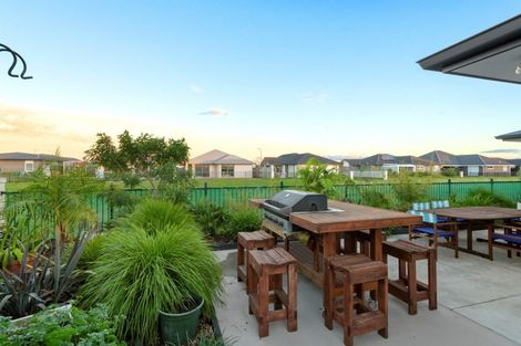 Photo of property in 77 Te Kio Crescent, Papamoa Beach, Papamoa, 3118