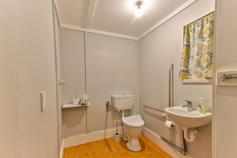 Photo of property in 1 Bignell Street, Gonville, Whanganui, 4501