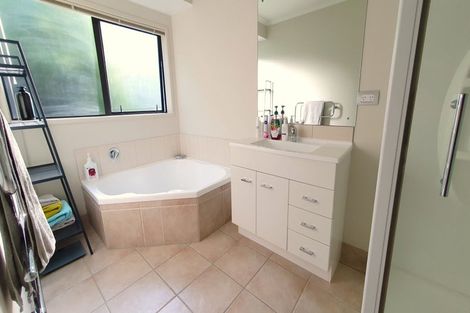 Photo of property in 12 Bloomfield Rise, Stanmore Bay, Whangaparaoa, 0932