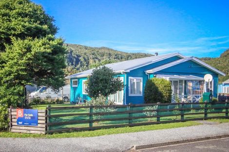 Photo of property in 2 Curtis Street, Hector, 7822