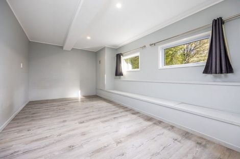 Photo of property in 38 Staincross Street, Green Bay, Auckland, 0604