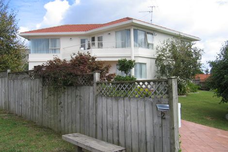 Photo of property in 2 Sunset Road, Unsworth Heights, Auckland, 0632