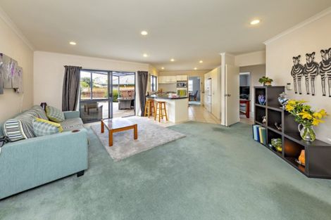 Photo of property in 13 Longford Park Drive, Takanini, 2112