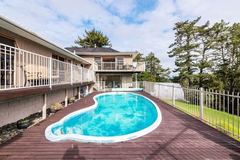 Photo of property in 1028 East Coast Road, Fairview Heights, Auckland, 0630