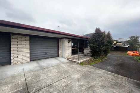 Photo of property in 2/56 Te Atatu Road, Te Atatu South, Auckland, 0610