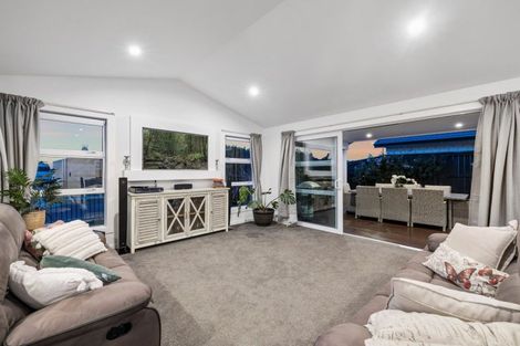 Photo of property in 1 Wahaika Way, Papamoa Beach, Papamoa, 3118