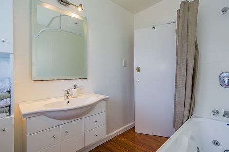 Photo of property in 4 Hampton Place, Burnside, Christchurch, 8053