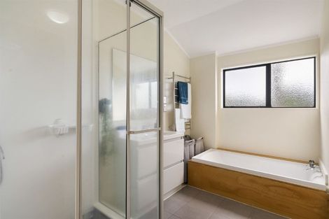 Photo of property in 2/3 Ceramco Place, Torbay, Auckland, 0630