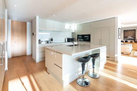 Photo of property in 2/308 Oriental Parade, Oriental Bay, Wellington, 6011