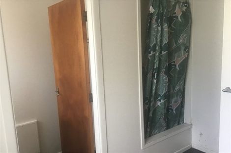 Photo of property in 27a-b Cheyne Walk, Newlands, Wellington, 6037