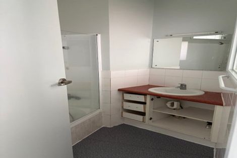 Photo of property in 96 Lake Road, Northcote, Auckland, 0627