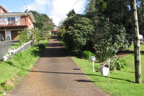 Photo of property in 32 Rauhuia Crescent, Parau, Auckland, 0604