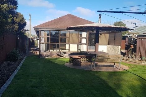 Photo of property in 22 Woodend Road, Woodend, 7610