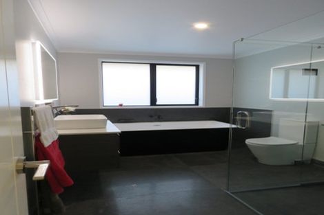 Photo of property in 2 Paapaka Way, Waiuku, 2123