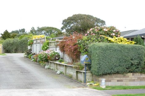 Photo of property in 5b Waiwera Place, Merrilands, New Plymouth, 4312