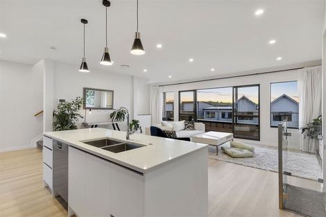 Photo of property in 4 Moki Place, Long Bay, Auckland, 0630